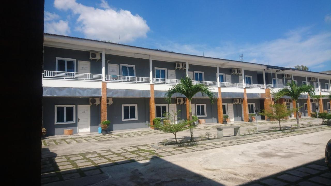 Liberty Homestay Parit  Exteriör bild