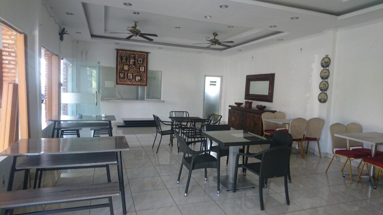 Liberty Homestay Parit  Exteriör bild