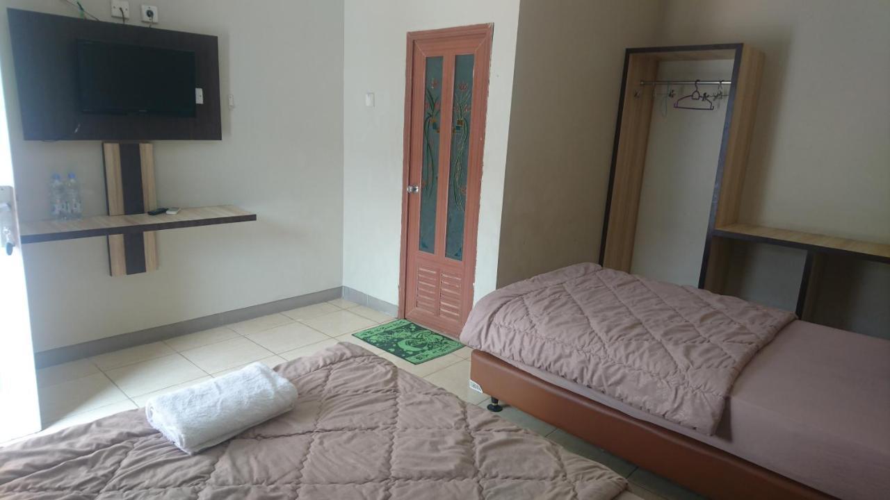 Liberty Homestay Parit  Exteriör bild